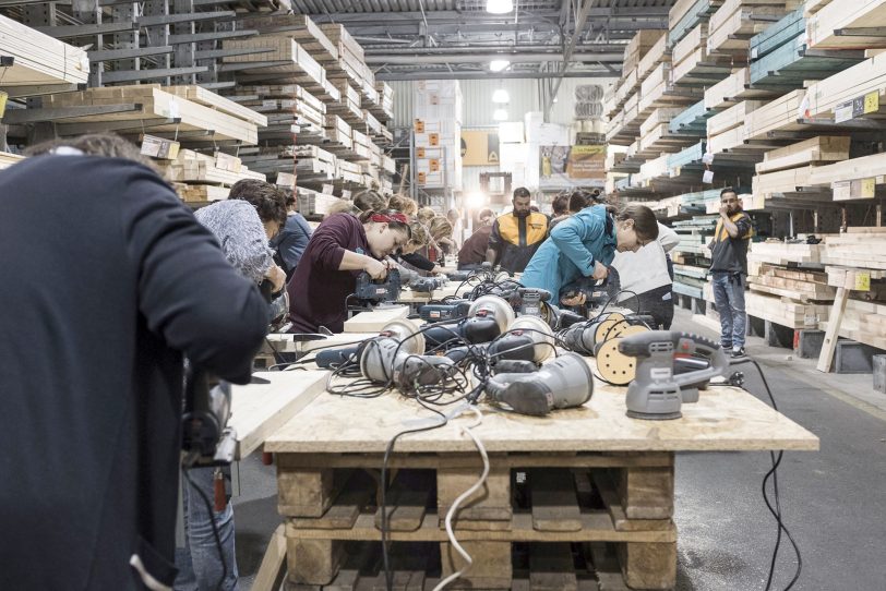 Beim Hornbach-Projektabend 'Women at work' wird unter fachkundiger Anleitung und in entspannter Atmosphäre gedübelt, gesägt und geschliffen.