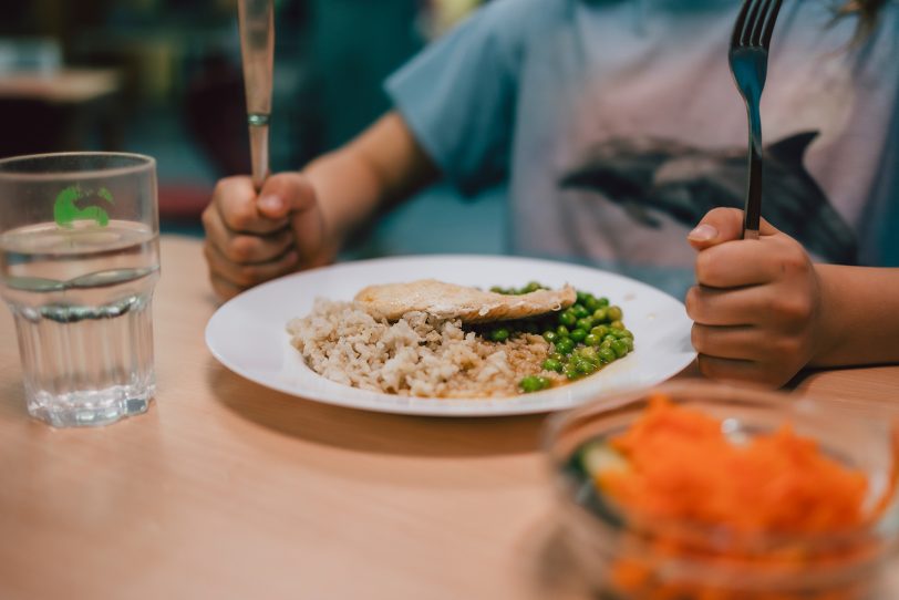 Mittags was Ordentliches auf dem Teller – zum Nulltarif: Ein kostenloses Mittagessen für Schüler und Kindergartenkinder in Herne fordert die Gewerkschaft Nahrung-Genuss-Gaststätten (NGG).