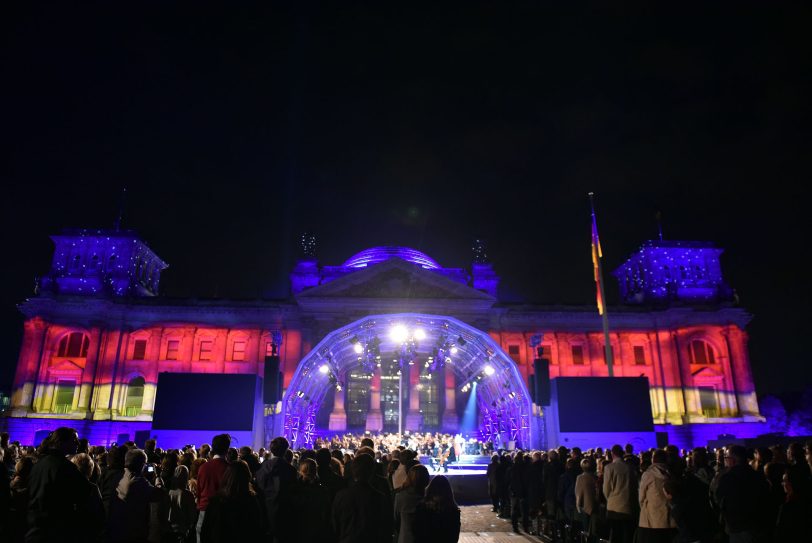 Vor Corona wurde der Feiertag als großer Festakt begangen wie hier zur Feier zum 25. Jahrestag der Deutschen Einheit in Berlin.