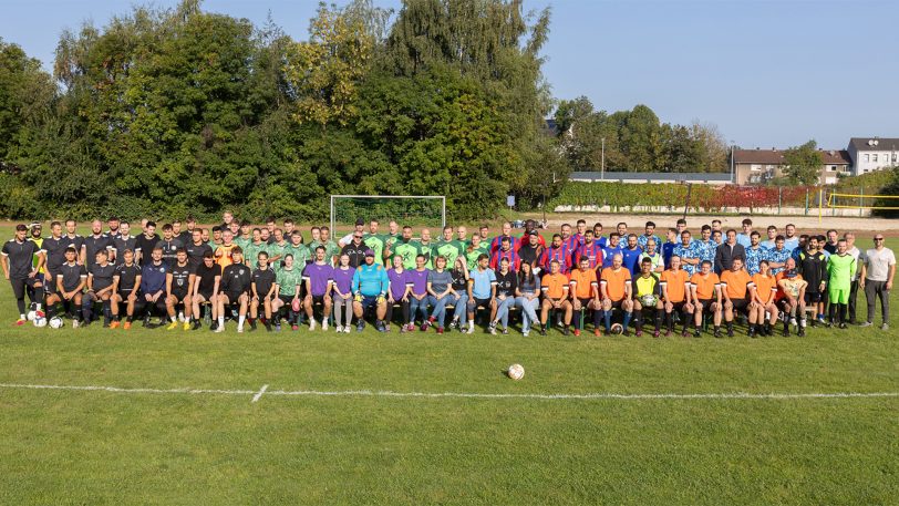 In elf Teams kämpften die Mitarbeiter der St. Elisabeth Gruppe um den Fußball-Turniersieg.