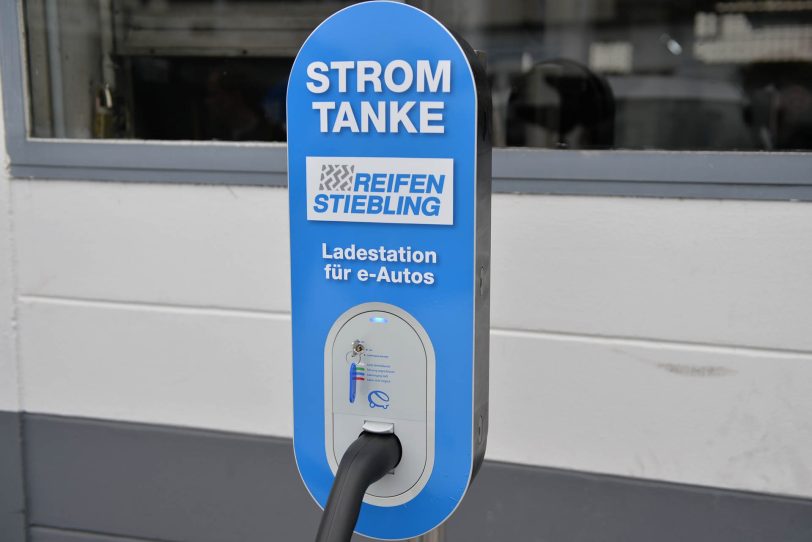 Strom tanken bei Reifen-Stiebling.