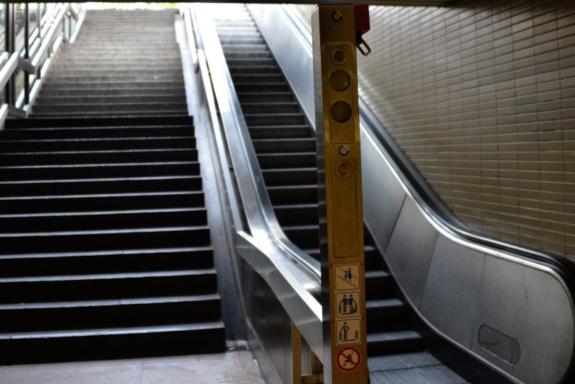 Rolltreppentausch an U-Bahn-Stationen.