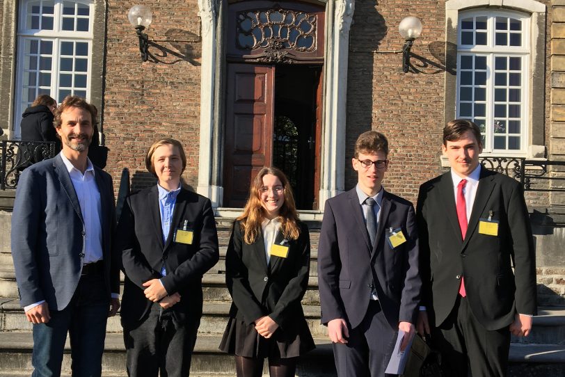 Schüler des Pestalozzi-Gymnasiums Herne am Model European Parliament (MEP) in Kerkrade teil.