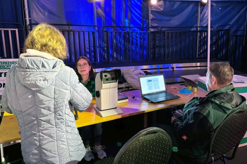 Die Verkehrswacht Wanne-Eickel präsentiert sich auf dem Markt der Möglichkeiten im November 2025.