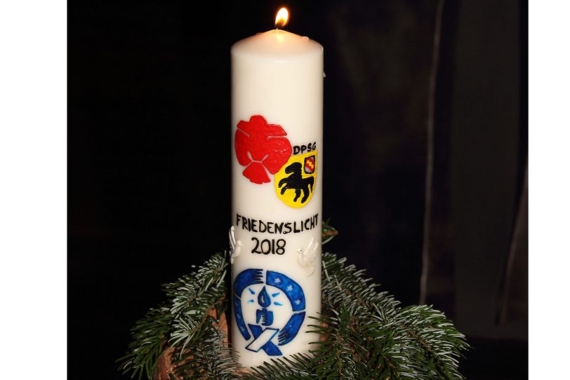 Pfadfinder vom Stamm St. Franziskus / St. Marien holten das Friedenslicht nach Holsterhausen.