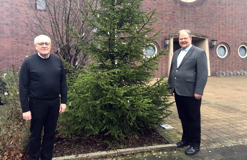Pfarrer Georg Birwer und Pfarrer Ludgar Plümpe.