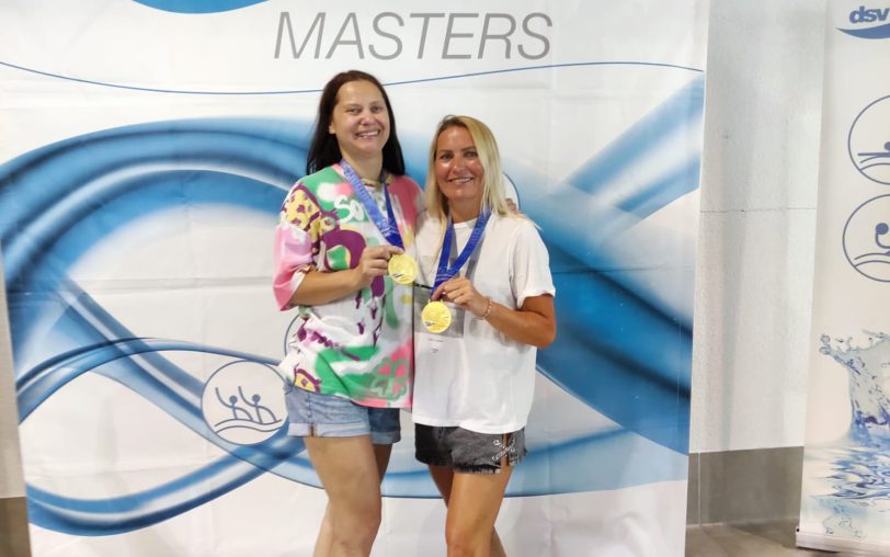 Traten mit der Startgemeinschaft Essen beim Wasserball-Masters in Düsseldorf an: (v.li.) Oleksandra Myronenko und Nataliia Kolisnyk vom DSC Wanne-Eickel.