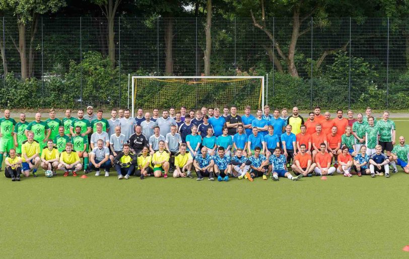 Rund 80 Mitarbeiter der St. Elisabeth Gruppe spielten bei dem Fußballturnier um den ersten Platz.