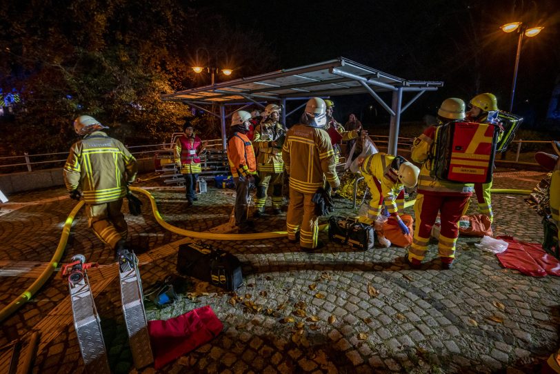 Groß-Übung an der U-Ban-Station Schloss Strünkede: Berufs- und Freiwillige Feuerwehr Herne, Feuerwehr Bochum, Bogestra, DRK, THW und Mitglieder der Grubenwehr als Experten für Aktionen unter derErde im Übungseinsatz