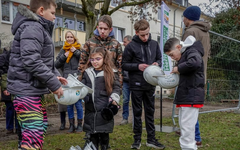 Am Freitag (13.2.2026) stand der Spatenstich für den ersten Inklusionsspielplatz an der Overwegstraße an.