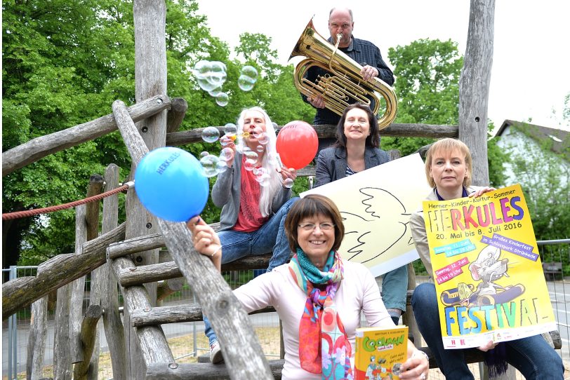 oben: Christian Ribbe 1. Reihe: Denise Goldhahn, Andrea Prislan, 2. Reihe: Ingrid von der Weppen, Doreen Becker.