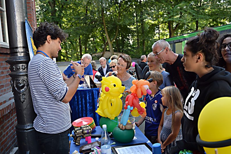 Ballonkünstler Hakan Eren begeisterte nicht nur die Kinder.