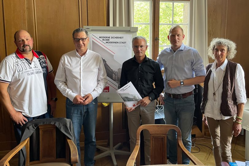 Übergabe des neuen Eckpunktepapiers