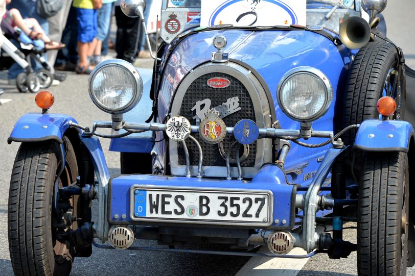 Kirmesoldtimer fahren von Bochum zum Cranger Kirmesplatz