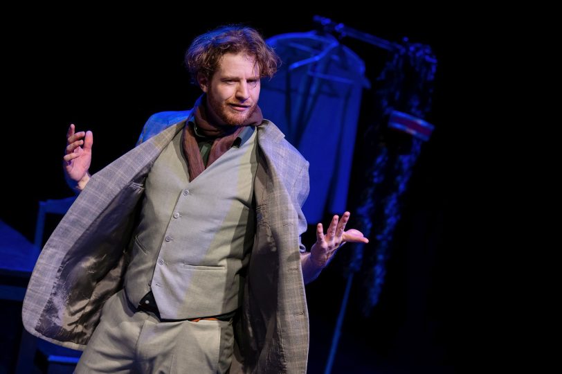 Hoppla, jetzt komm‘ ich: Mario Rolf Brutschin brilliert in der Titelrolle der Adaption des Thomas-Mann-Romans „Bekenntnisse des Hochstaplers Felix Krull“ am WLT.