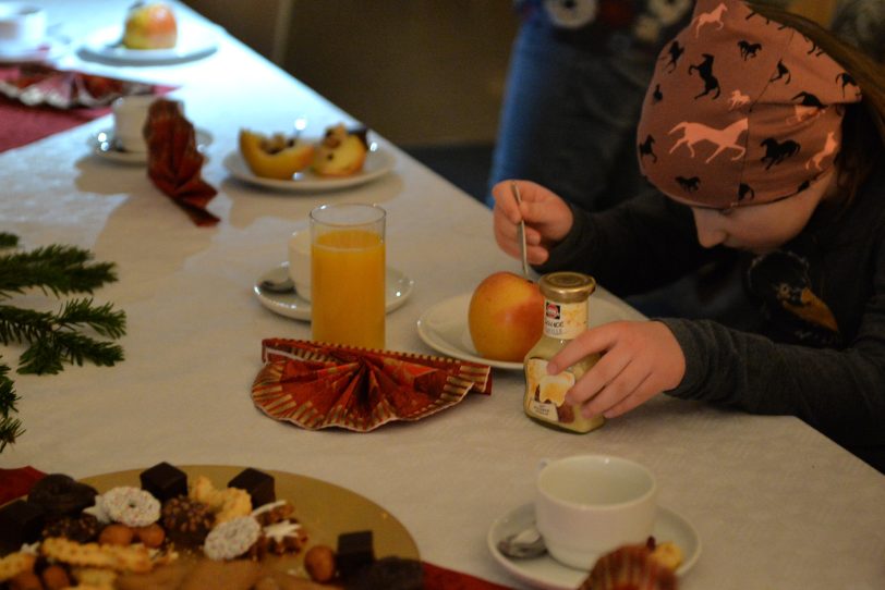 Strünkeder Advent: Bratapfelbacken.