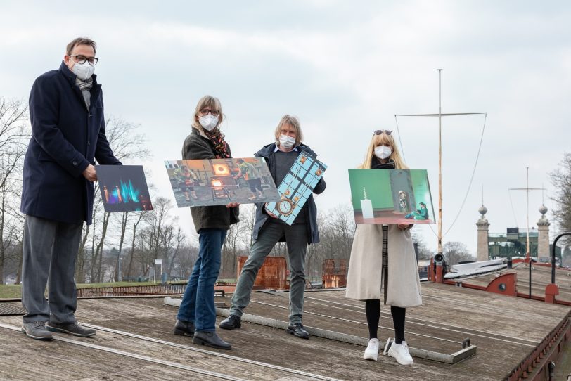 Dr. Arnulf Siebeneicker (v.l.), Annette Hudemann, Martin Holtappels und Dr. Barbara Rüschoff-Parzinger an Deck des Ausstellungsschiffes