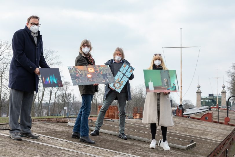 Dr. Arnulf Siebeneicker (v.l.), Annette Hudemann, Martin Holtappels und Dr. Barbara Rüschoff-Parzinger an Deck des Ausstellungsschiffes 