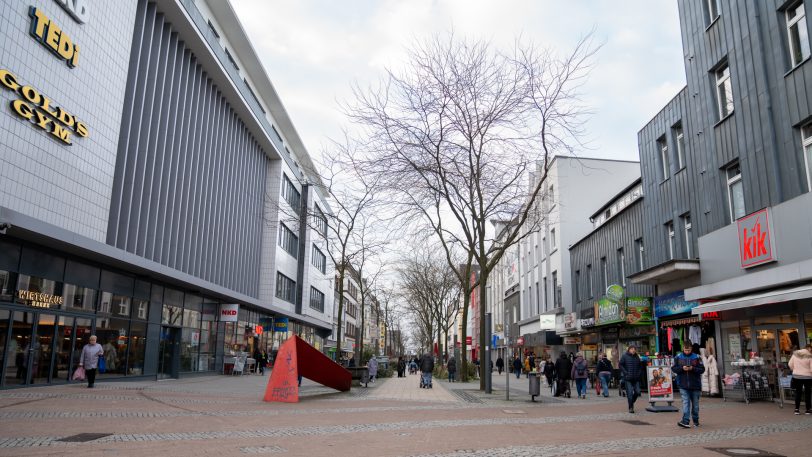 Die Bahnhofstraße in Herne: Hier, als auch in Wanne, sind besonders viele Dönerläden, Barbershops und Handyläden anzutreffen. Wäre eine Obergrenze dafür möglich?