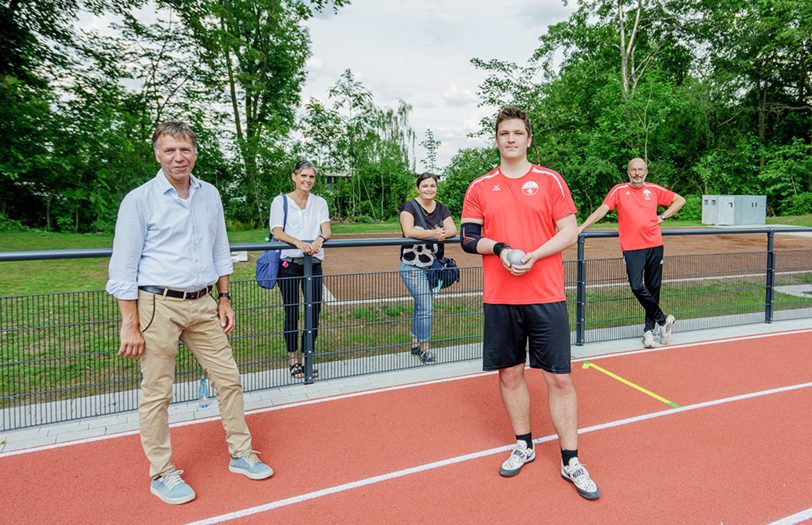 An der Schäferstraße wurde der umgebaute Sportplatz eröffnet.