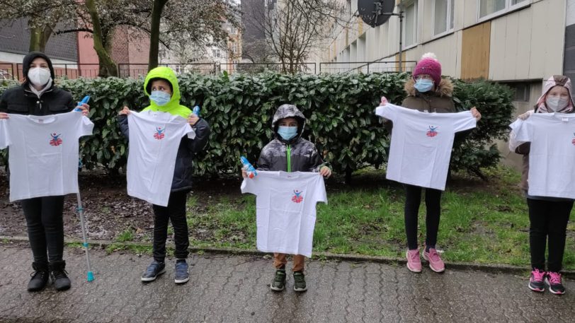 T-Shirts für die Kinder: So sah die Osterüberraschung beim TuS Herne 07 aus.
