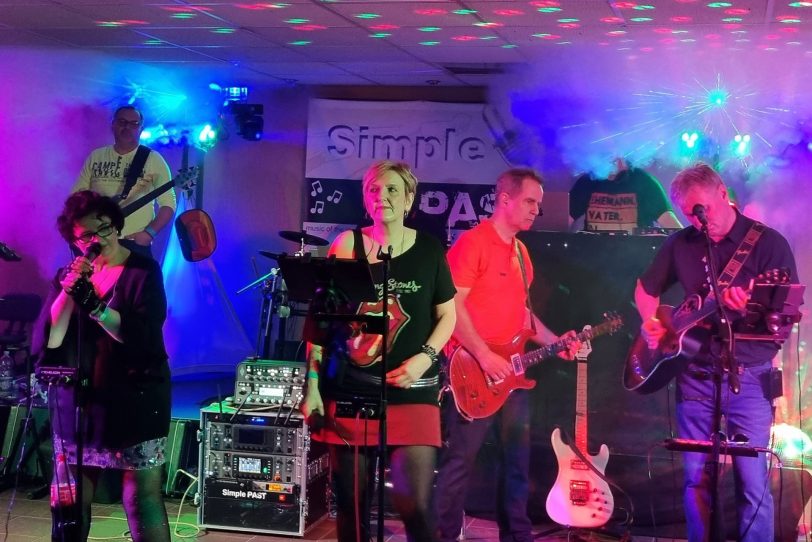 Die Coverband Simple PAST.