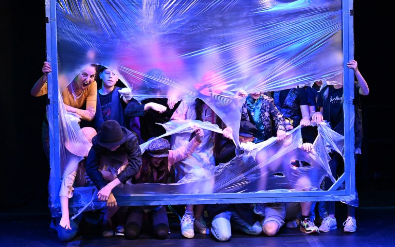 Das Theater Traumbaum lädt zum Kulturrucksack-Theater in den Sommerferien 2025 ein.