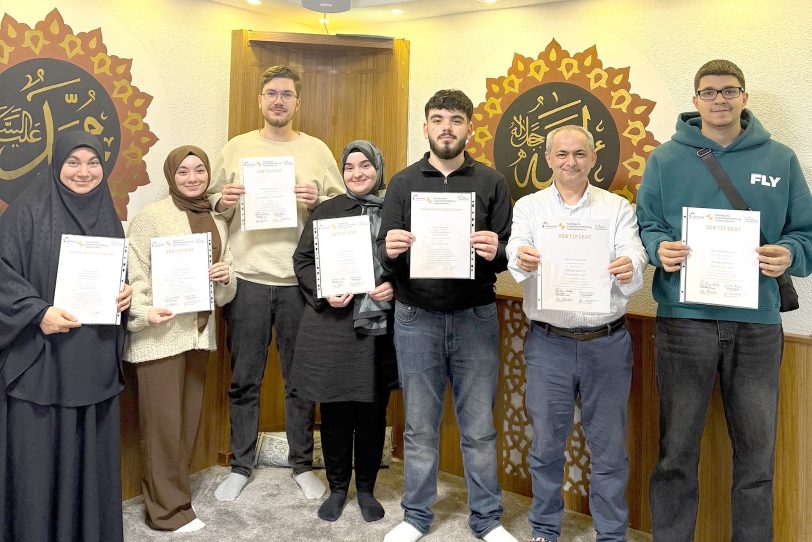 Mitglieder der Muslimischen Jugend Röhlinghausen haben sich 2025 erfolgreich als Dialogbegleiter qualifiziert.