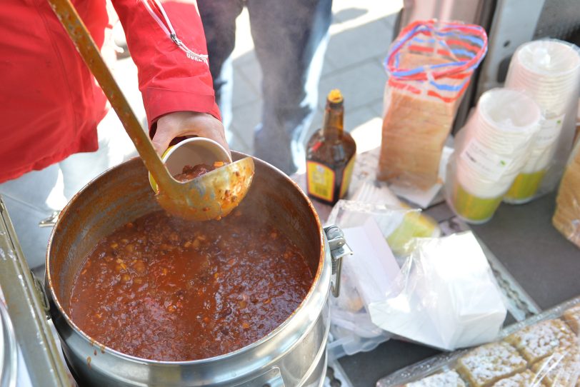 Jörg Laser spendiert Obdachlosen kostenfrei Suppen (Arcivfoto).