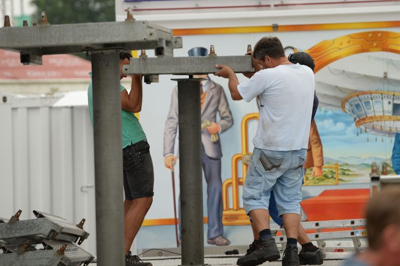 Impressionen vom Kirmes-Aufbau am 23.7.2016