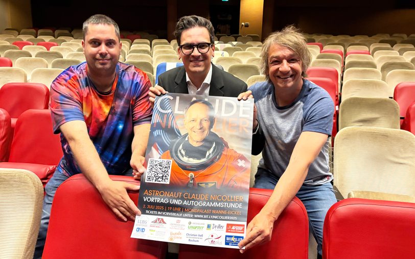Bereit zur Mondlandung im Mondpalast: (v.li.) Christopher Methler, Theaterdirektor Marvin Boettcher und Michael Wurst freuen sich auf den Raumfahrtabend.
