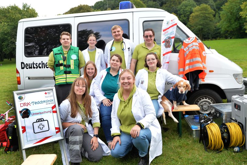 Bastel- und Spieleangebot beim Mitmachtag im Gysenberg – rund 22 Vereine, Verbände und Gruppen stellen sich vor. September 2024 im Bild: Das Jugendrotkreuz mit der Teddyklinik.