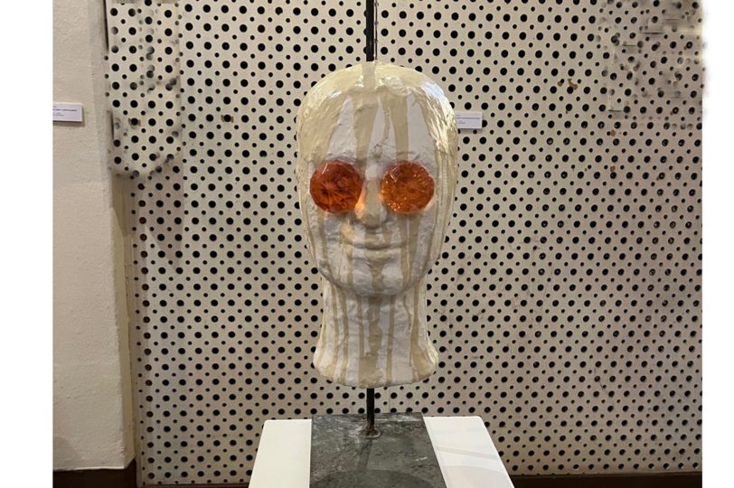 Teil einer dreiteiligen Installation des Düsseldorfer Künstlers Werner Krause: Sie haben Augen und sehen dennoch nicht.