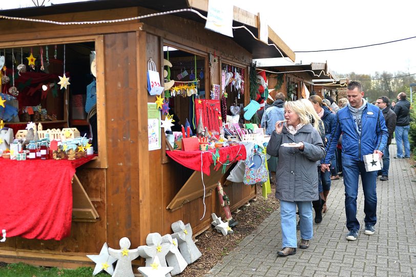 Weihnachtliches auf dem Markt der WfB.