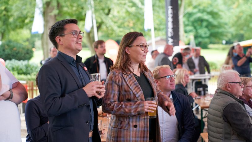 Wahlparty der SPD mit Direktkandidatin Michelle Müntefering in der Gysenberg Event-Arena am Sonntag (26.9.2021). Hier mit Alexander Vogt