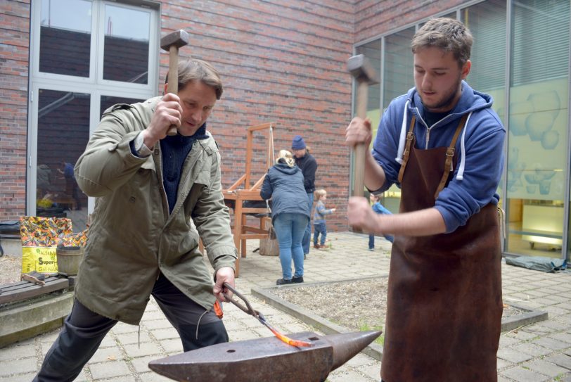 Schmieden für Anfänger im Archäologie-Museum (Archiv-Foto).