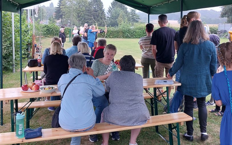 Wartezeiten wurden mit Essen und Getränken überbrückt.