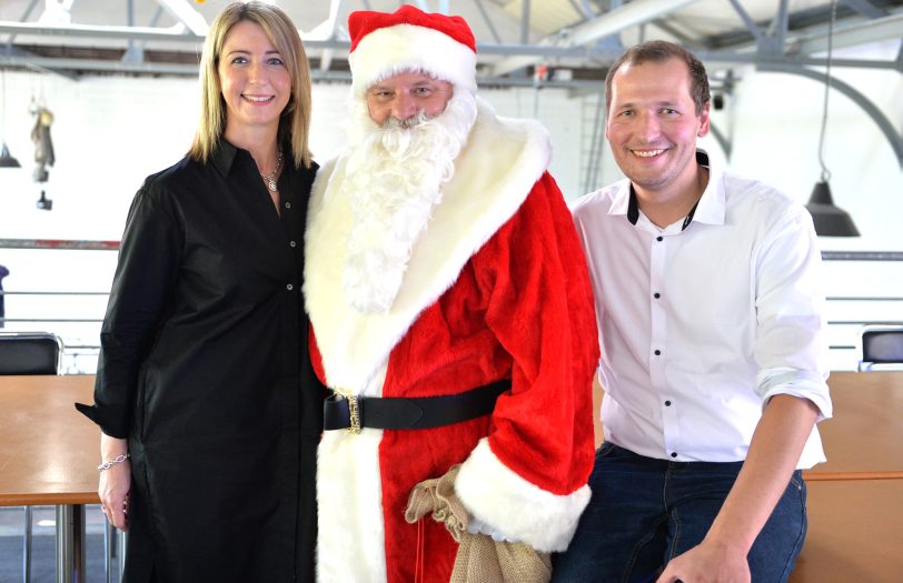 v.l. Nicole Küpper, Weihnachtsmann Rainer Koch, Dominik Hertrich.