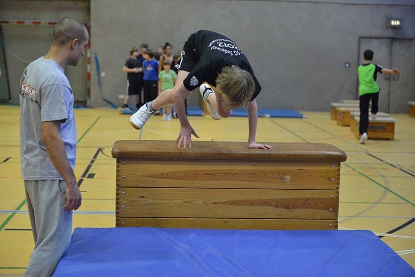 Die Landesregierung hält vorerst am Schulsport fest.