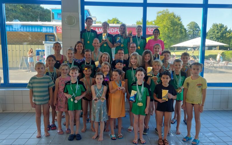 Bei den Vereinsmeisterschaften vom SV Neptun am Samstag (28.6.2025) gingen zahlreiche Schwimmer aus unterschiedlichen Jahrgängen an den Start.
