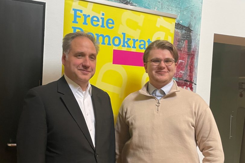 v.l. Kreisvorsitzender und Stadtverordneter der FDP Thomas Bloch und Moritz Ritterswürden.