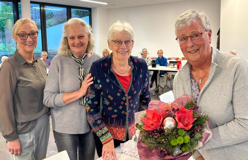 Alle sind voller Freude (v.l.): Karin Eberhardt, Irene Thormann, Marlies Schmidtpott und Jubilarin Elke Nickel.