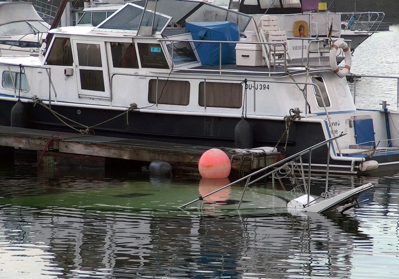 Yacht im FdG-Hafen gesunken.