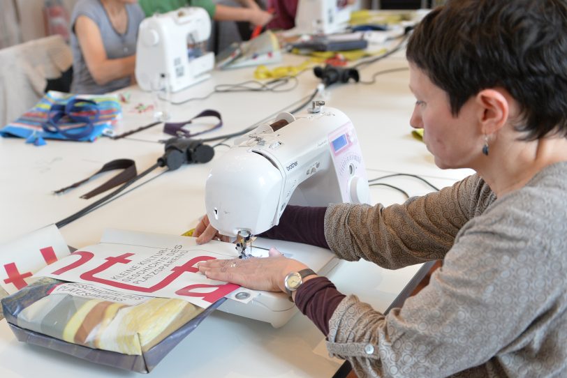 Workshop: ARTbags - Kunsttaschen im Kaminzimmer von Schloss Strünkede.