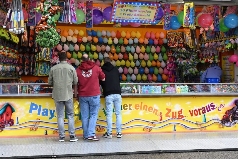 Die Cranger Kirmes beginnt regnerisch.