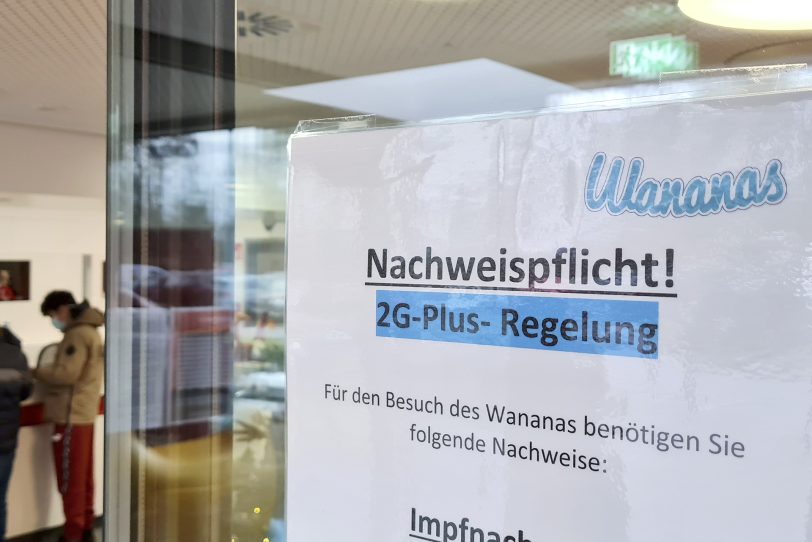 In Schwimmbädern wie im Wananas gilt weiter die 2G-plus-Regel - für Sonnenstudios vorerst nicht.