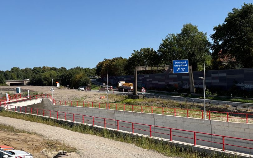 Der neue Tunnel Baukau im Autobahnkreuz Herne, um von der A43 auf die A42 Richtung Duisburg zu gelangen, wurde am Montag (18.8.2025) freigegeben.