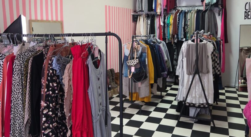 Von Abendgradrobe bis Kinderkleidung gibt es im Conceptstore alles zu finden.