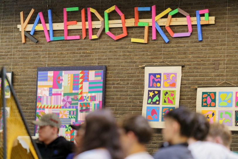 Jugendwerkstatt zeigt Ausstellung „Kaleidoskop“ in der vhs-Galerie.