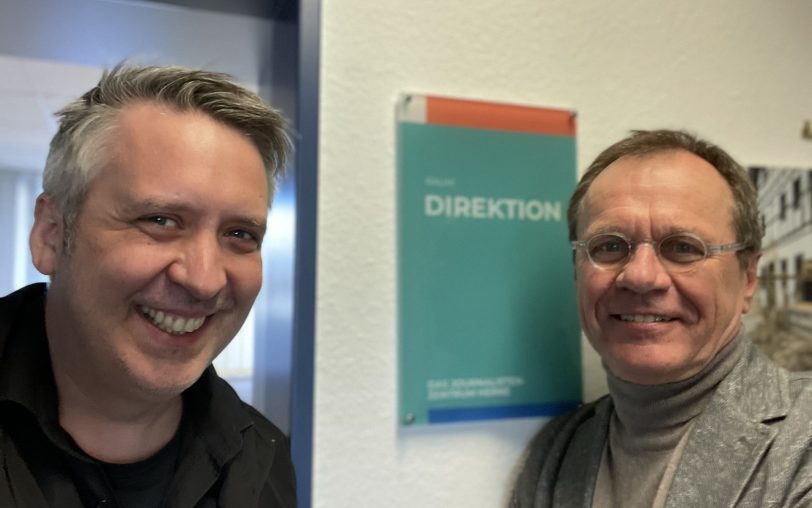 Wechsel in der Direktion des Journalistenzentrums Herne zum 1. August 2022: Christoph Klemp (li.) wechselt als Nachfolger von Werner Hinse ins dreiköpfige Leitungsteam des Zentrums für journalistische Aus- und Weiterbildung.